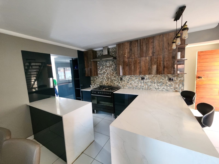 4 Bedroom Property for Sale in Waterval East North West